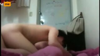 abg meresapi sambil mendesah saat genjot pacar di kostan