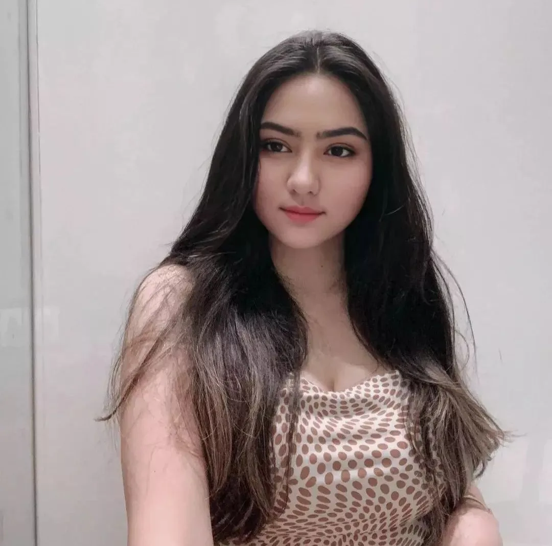 Bokep Indo – Dua Orang Sepupu Menginap di Kamar Hotel Bersama Full HD