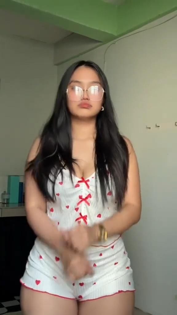 Video Iclik – Cewek Sange Menyanggupi Ajakan Pacar